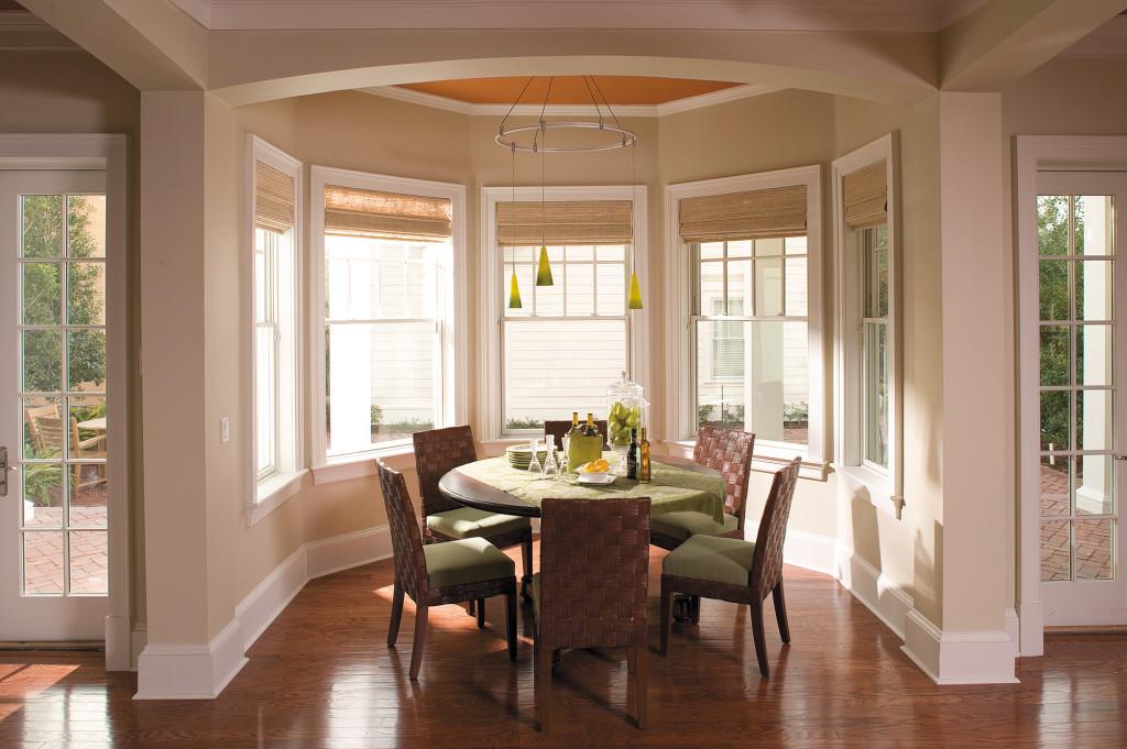 Light-filled dining bay